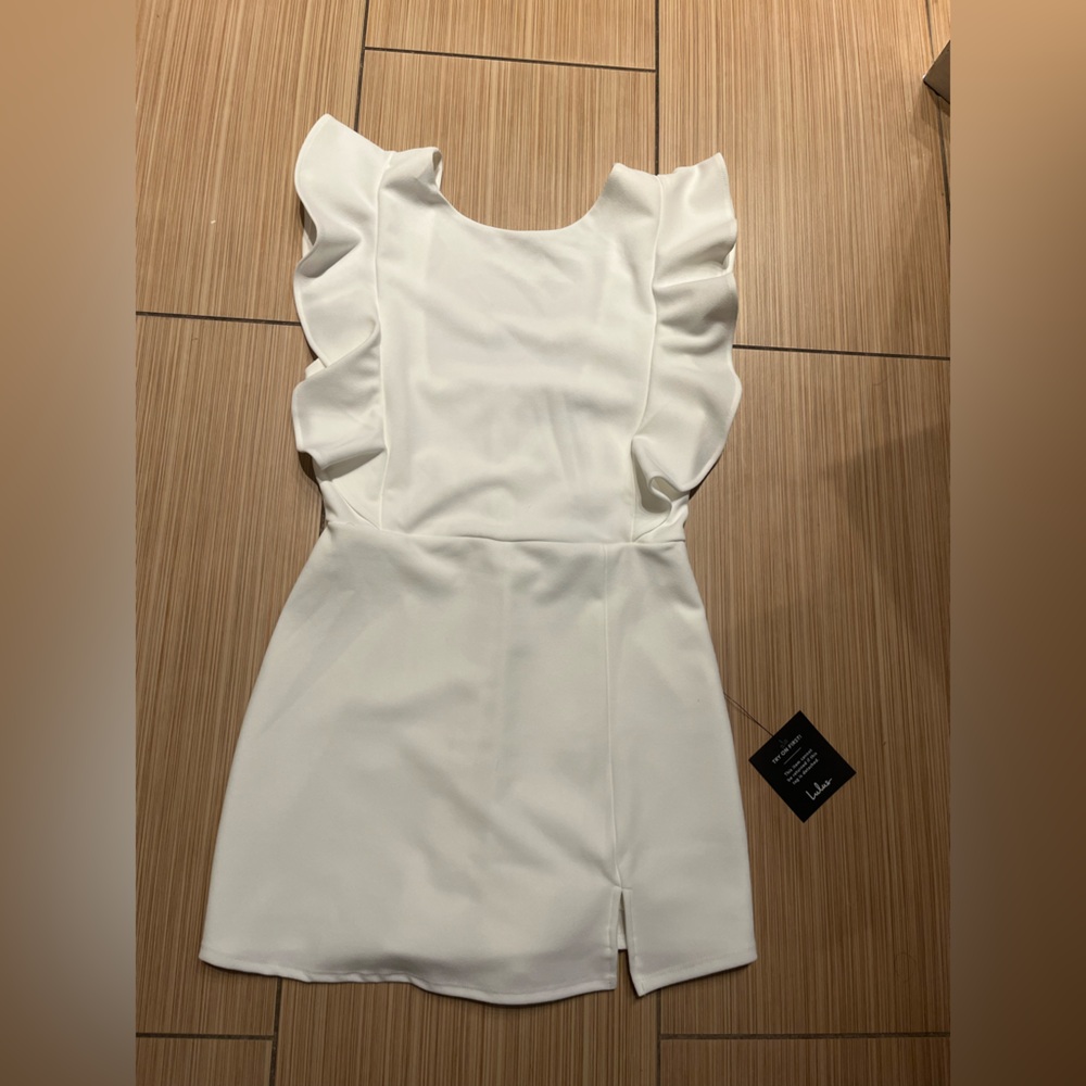 NWT Lulu’s White Skort